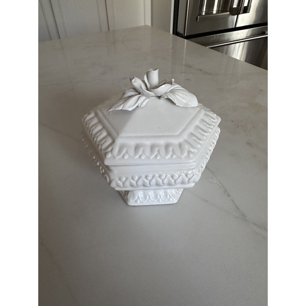 Vintage Mottahedeh White Floral Sugar Bowl Trinket Box Jewelry Box Made In Italy